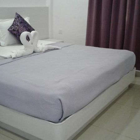 Lavender Riverside Hotel Malacca Екстер'єр фото