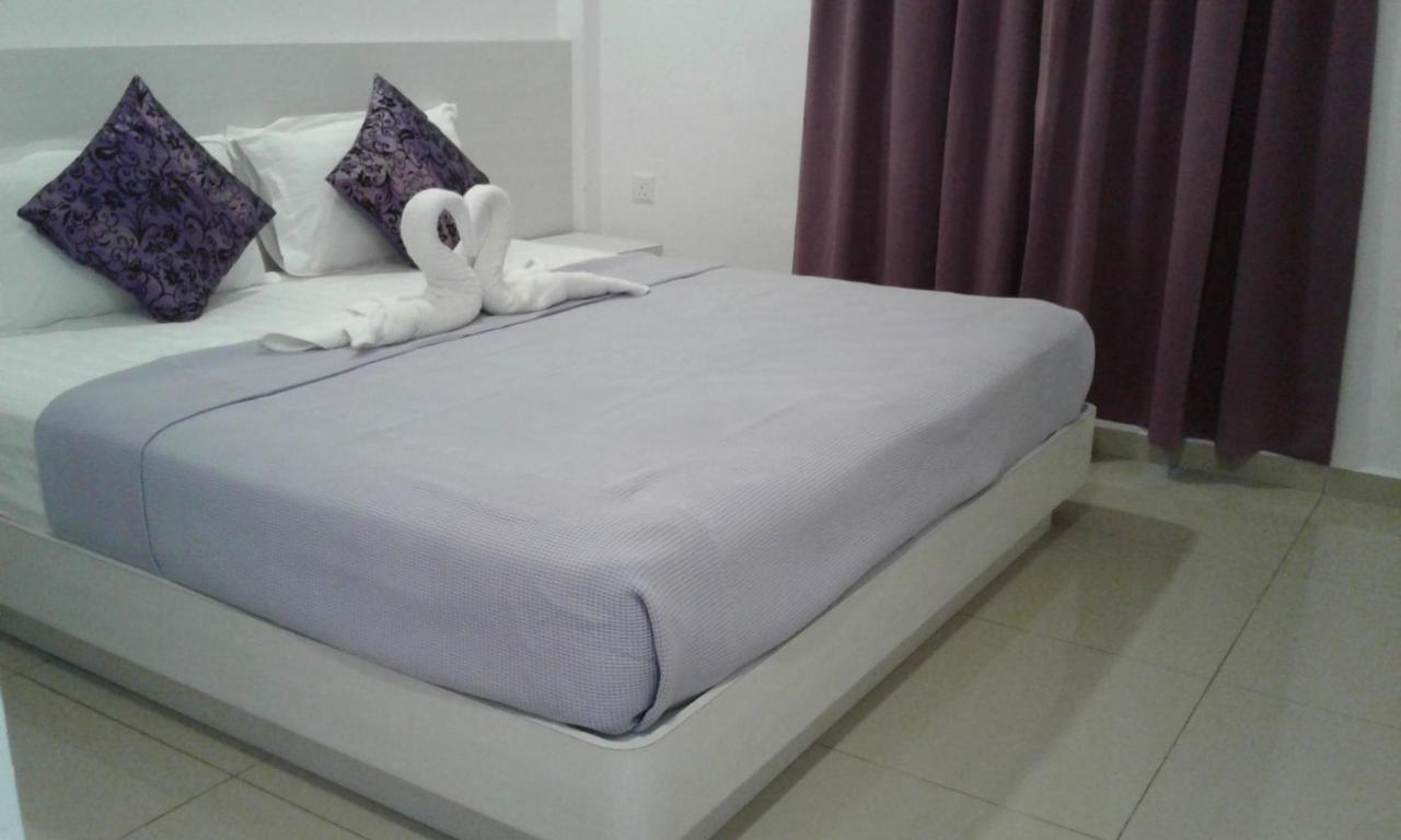 Lavender Riverside Hotel Malacca Екстер'єр фото